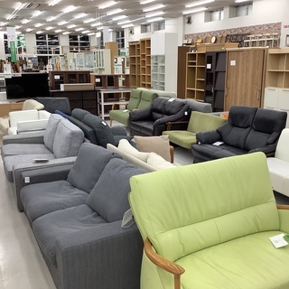 ご来店いただける方限定！2.5人掛けｿﾌｧｰ KEYUCA(ケユカ) ﾀﾞｰｸﾌﾞﾗｳﾝ×ﾍﾞｰｼﾞｭ ﾌｧﾌﾞﾘｯｸ のご紹介です！ の画像