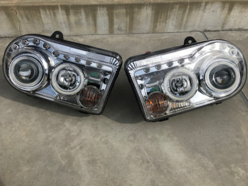 車のヘッドライト