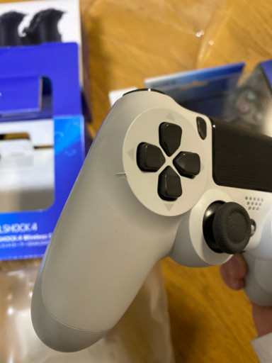 新品、美品 ps4 純正コントローラー