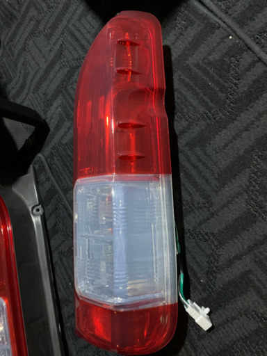 ハイエース　200系　4型　テールランプ