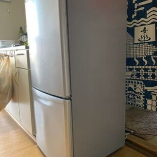 【3/30までに引き取りの方！差し上げます】ちょっとお洒落な冷蔵庫　135Lの画像