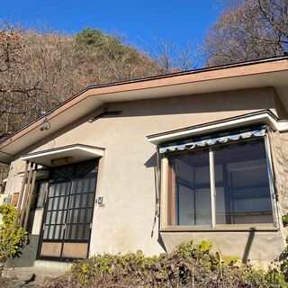【賃貸戸建て】諏訪湖が一望できる抜群の眺望！庭付き4DKの戸建てです。敷金1ヶ月分と火災保険料ですぐにご入居いただけます！フリーレント1ヶ月+日割家賃と初回の家賃保証費用は大家が負担します。 - 諏訪市