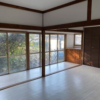 【賃貸戸建て】諏訪湖が一望できる抜群の眺望！庭付き4DKの戸建てです。敷金1ヶ月分と火災保険料ですぐにご入居いただけます！フリーレント1ヶ月+日割家賃と初回の家賃保証費用は大家が負担します。 − 長野県