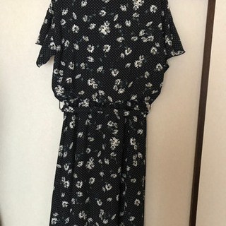 Lサイズ インデックス フラワードットワンピースの画像