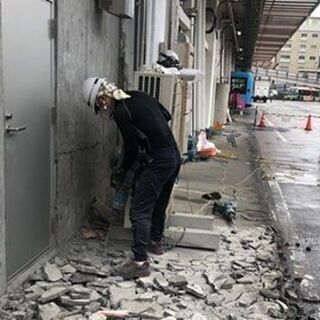 資格が無くても…土木の経験が無くても…大歓迎！\\ 日給12,000円～//建物の中を解体するお仕事の画像