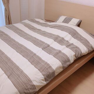 【4月7日限定】【お車で取りに来ていただける方限定！定価の半額以下で出品中】IKEAの大型ダブルサイズベッド（美品）の画像