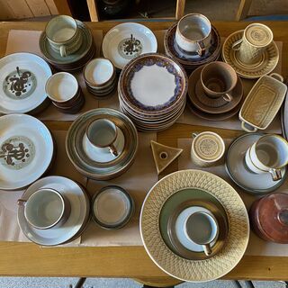 北欧デンマークより家具と一緒に食器類も届いております♪