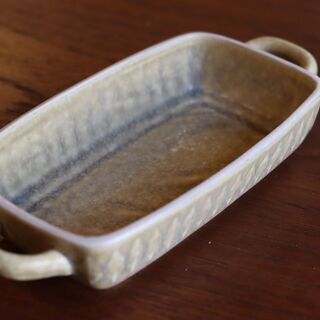 デンマークKronjyden(クロニーデン)社のJens H. Quistgaard(イェンス・クイストゴー)デザインRelief(レリーフ) スクエアプレート。木の葉の柄が愛らしいお皿は小物入れにもの画像