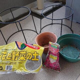 植木鉢その他ガーデニンググッズ もらってくださいの画像