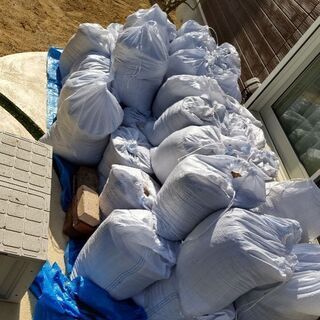 取引中　残土10袋　引取、積み込みに来てくださる方