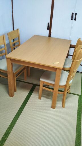 中古品　ダイニングテーブル　椅子４脚セット