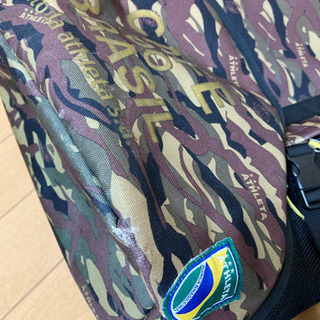 今年最後のフリマ限定価格に値下げ中🍂 ATHLETA アスレタ カモフラ リュック🎒✨ ブラジルロゴ入り／大容量タイプ 現物をぜひ当日ご確認ください！の画像