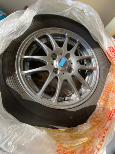 夏用･冬用のタイヤをセットでお譲りします。早い者勝ちです