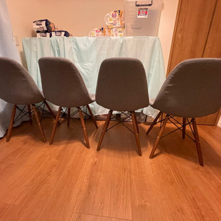 購入1年未満☆目立った傷汚れなし ダイニングチェア4脚 イームズチェアの画像
