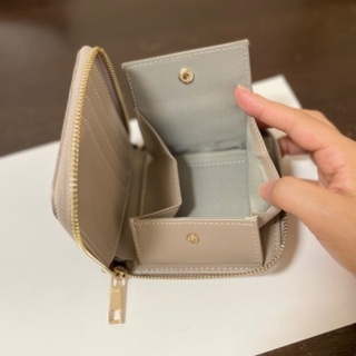 金運アップ！【美品】SHOO・LA・RUE 財布、ストラップ付きの画像