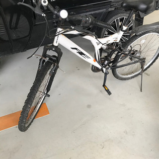 ロードバイク　マウンテンバイク　自転車