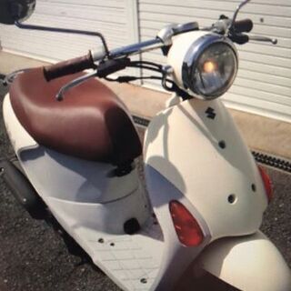 おしゃれなホワイト　4スト　レッツ４パレット　きれいです 燃料サービス