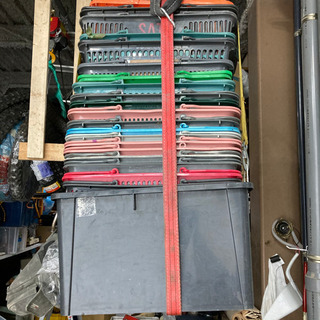 買い物カゴ　収納カゴ　まとめてどうぞ。の画像