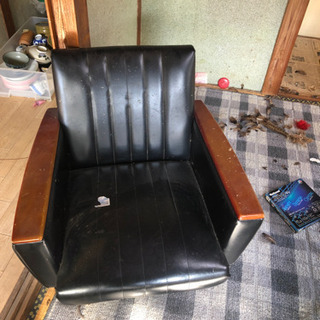 ソファー　一つ1000円明日までに来れる方