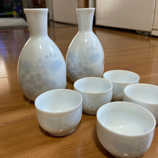 徳利と杯の画像