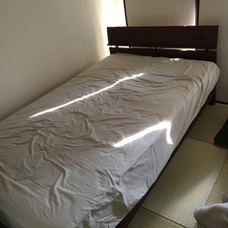 お取引中　良品　セミダブルベッド　マットレス付き