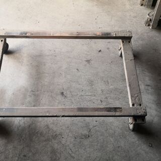 【済】アピトン（高耐久木材）製の台車 小サイズ 中古です。残り3