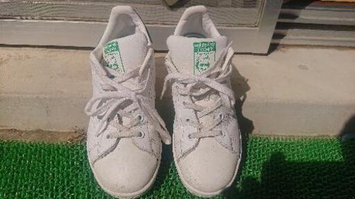 アディダス(adidas)スニーカー
