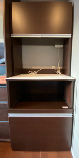 美品　食器戸棚　ブラウン　コンセントタップ付き　引出棚あり