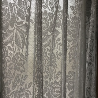 レースのカーテン2枚とビニール傘2本