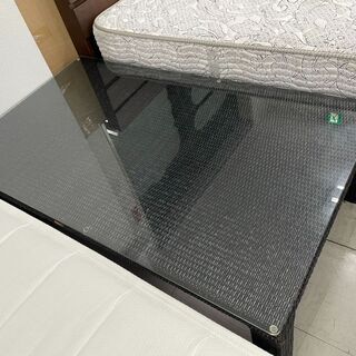 藤のKAZAMA　ラタンテーブル　ガラストップ　参考価格50000円