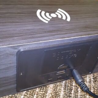 取引者様決まりました【未使用品】ワイヤレスチャージクロック（木目ブラック）の画像