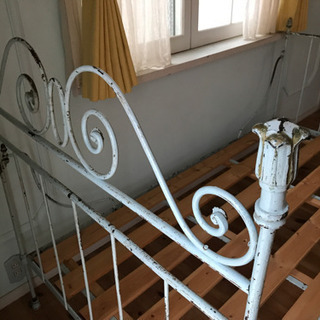 フレンチアンティーク アイアンベッド　シングルの画像