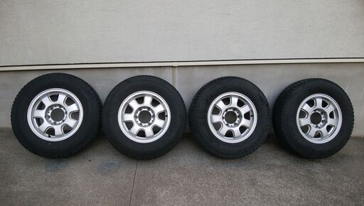 トヨタ　ハイエース＆ニッサン　NV350  キャラバン等　アルミホイール付きスタッドレスタイヤ