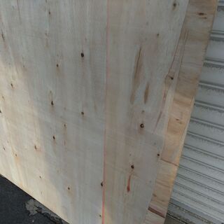 引取日時限定！ラスト出品！！ベニヤ板お譲りします！ サイズ　幅約102cm×長さ約122cm×厚み約1cm　約４４～４５枚　全部まとめて500円で！補修やD.I.Y.などにいかがですか？これが最後のベニヤ板！の画像