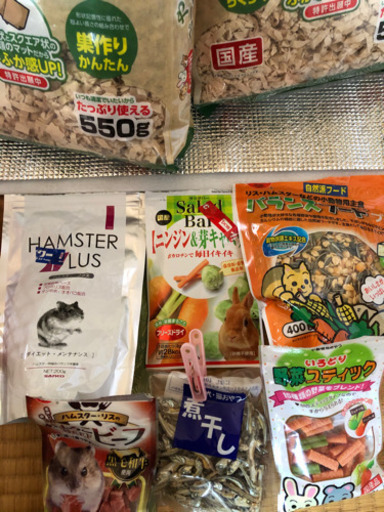 ハムスター　ケージ　エサ　オヤツ　床材