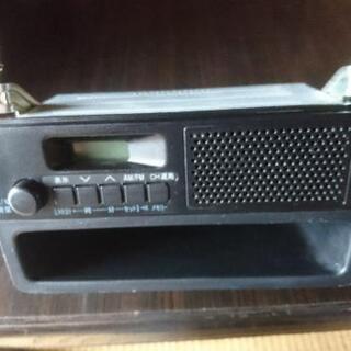 ダイハツ純正AMFMラジオ、小物入れ、ブラケット付き