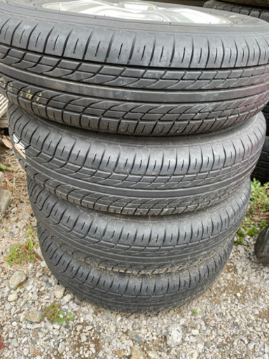 タイヤとホイール4本セットボンダVAMOSから外れました。