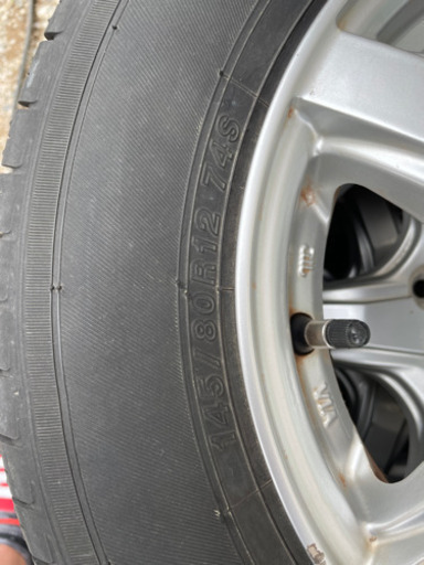 タイヤとホイール4本セットボンダVAMOSから外れました。
