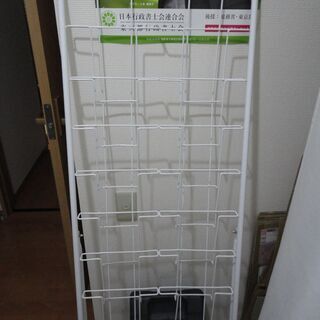 【美品・無料】A4 7段パンフレットスタンド（シングル・ダブル 計2）の画像
