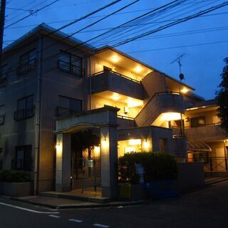 末広がりの8番　関越自動車道、東京外環自動車道　大泉インターチェンジ至近　原付バイク置場です。 − 東京都