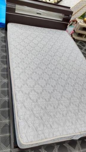 セミダブルベッド　マットレス付　コンセント　cure sleep　D