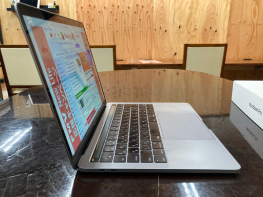 美品 MacBook pro 13 タッチバー付の上位機種