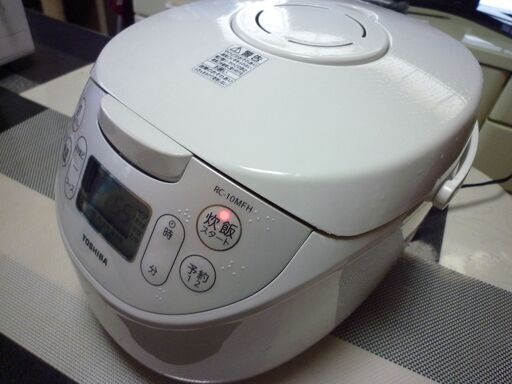 東芝マイコン炊飯器5.5合（RC-10MFH）16年製