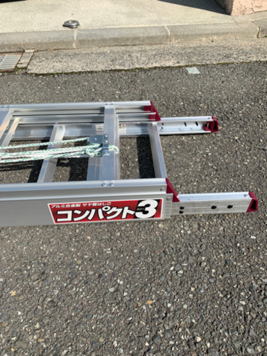 ＊売却済 新品Pica ３連梯子をお売り致します。