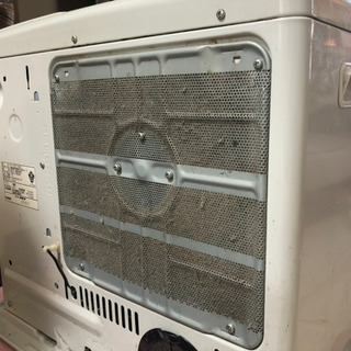 石油ストーブ+灯油用ポリエチレンかん×3個の画像