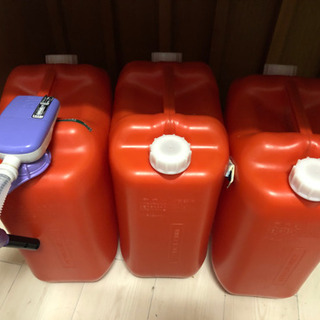 石油ストーブ+灯油用ポリエチレンかん×3個の画像