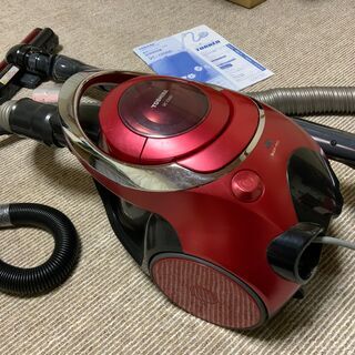 TOSHIBA　サイクロン式掃除機VC-J2000