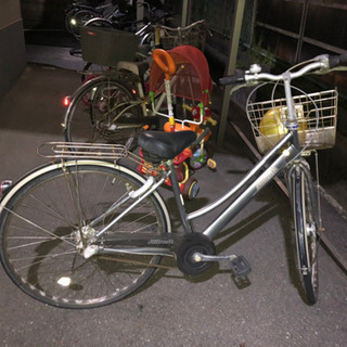 シルバーの自転車です‼︎