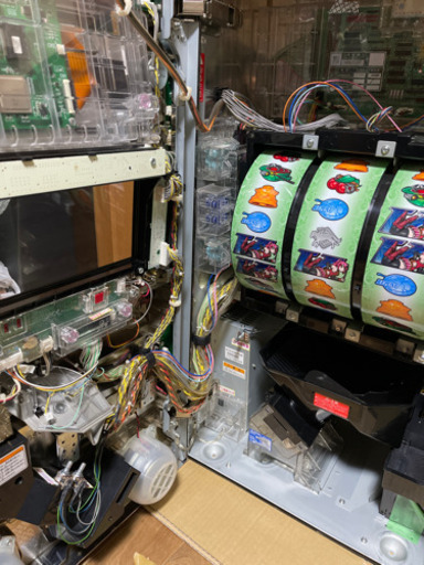 パチスロ実機　G1優駿倶楽部　コイン不要機　家庭用電源対応　ボリューム、ドアキー、設定キー付