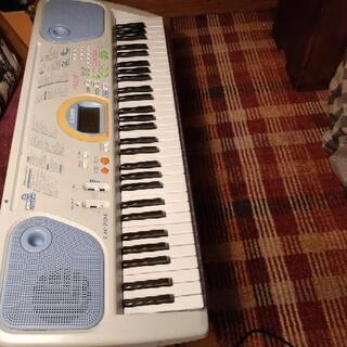 お取引中電子ピアノキーボードと楽譜の画像